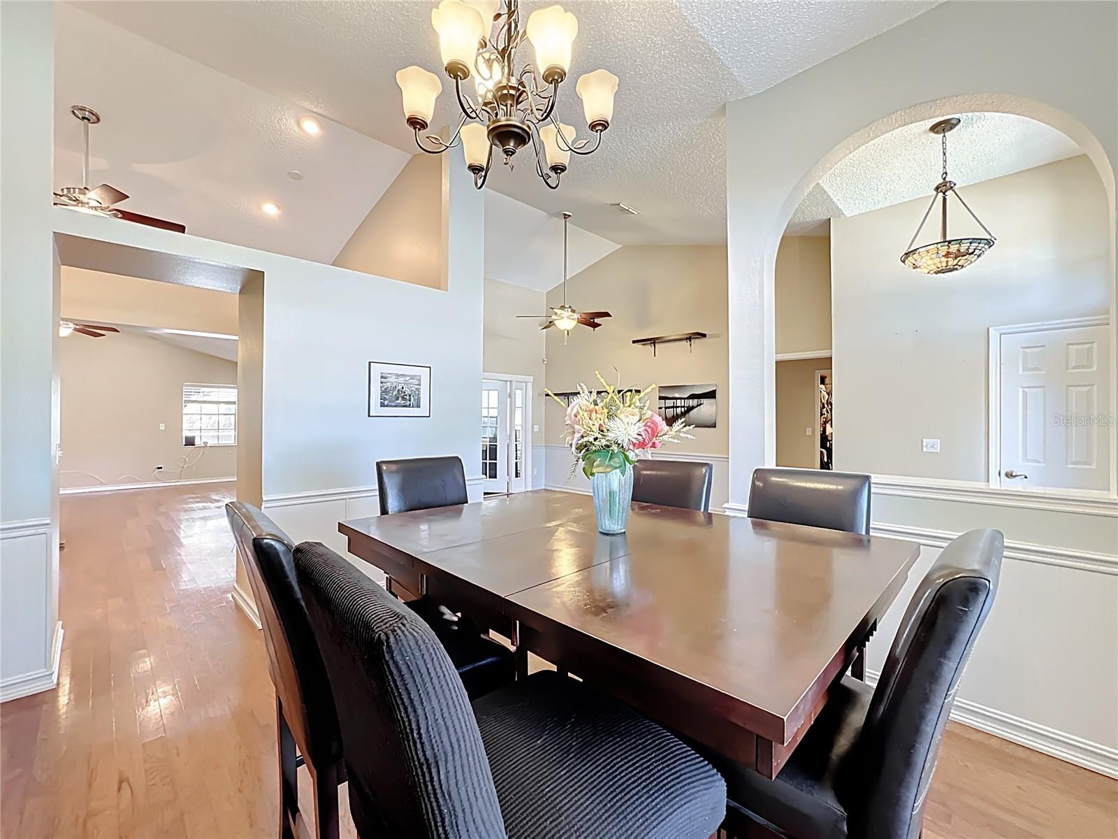 Image 6 of 41 For 10729 Oak Glen Circle