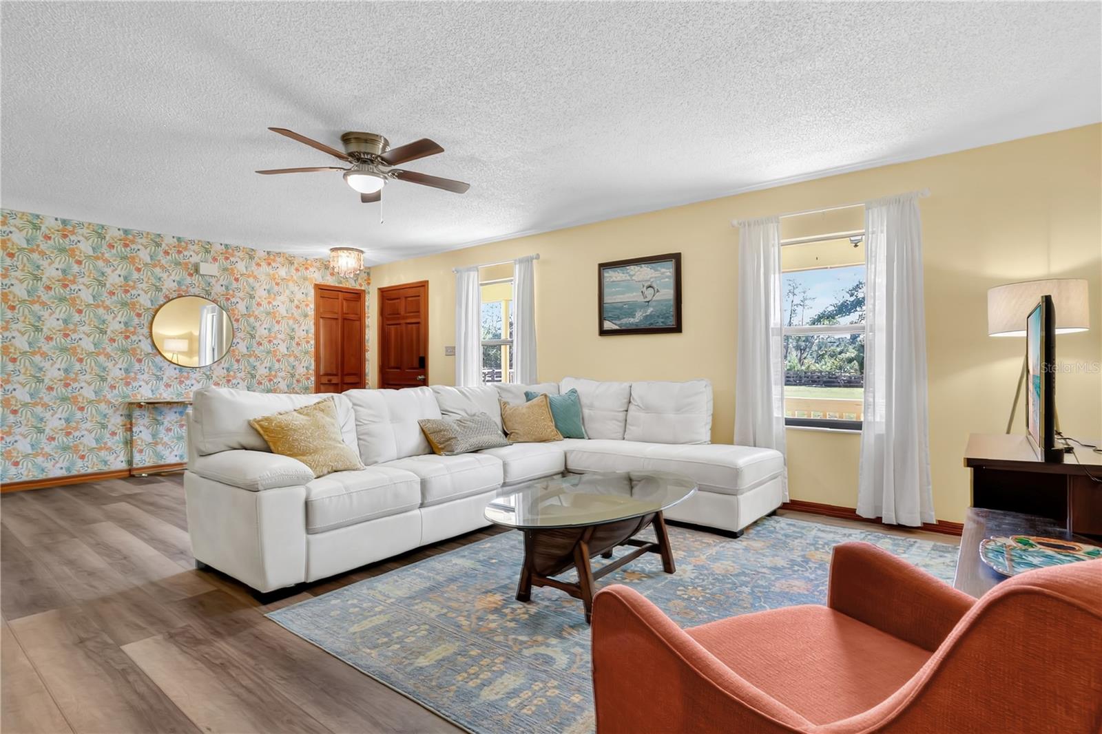 Listing photo id 9 for 3701 Genova Court