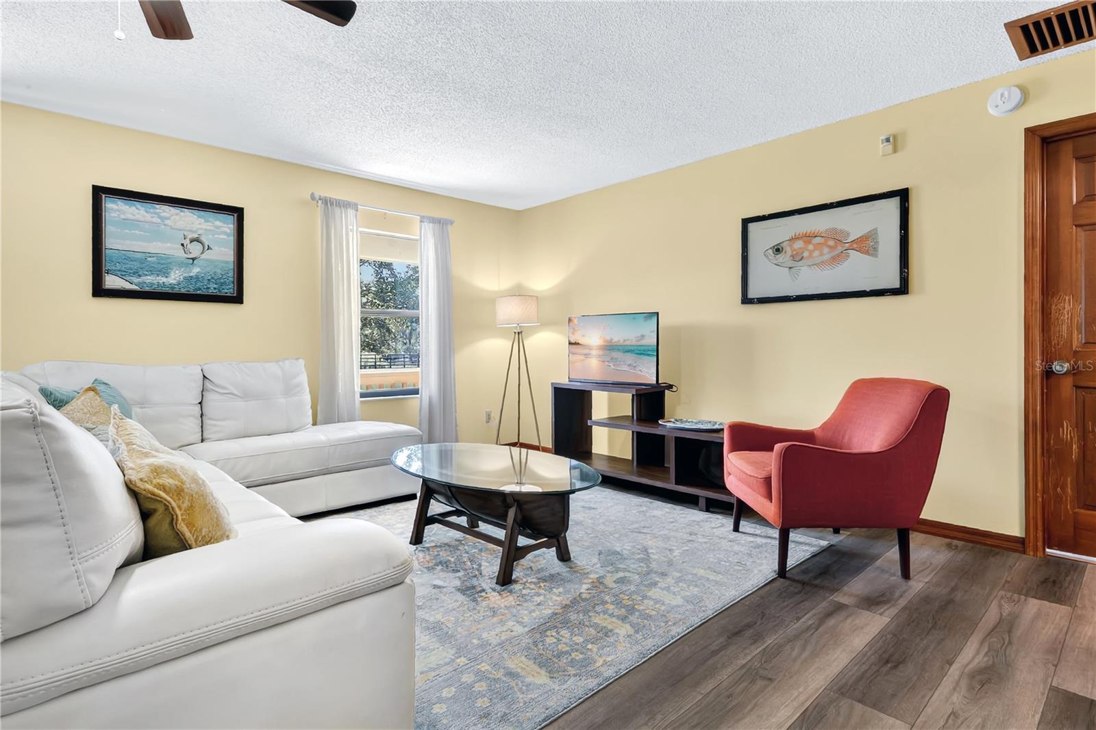 Listing photo id 10 for 3701 Genova Court