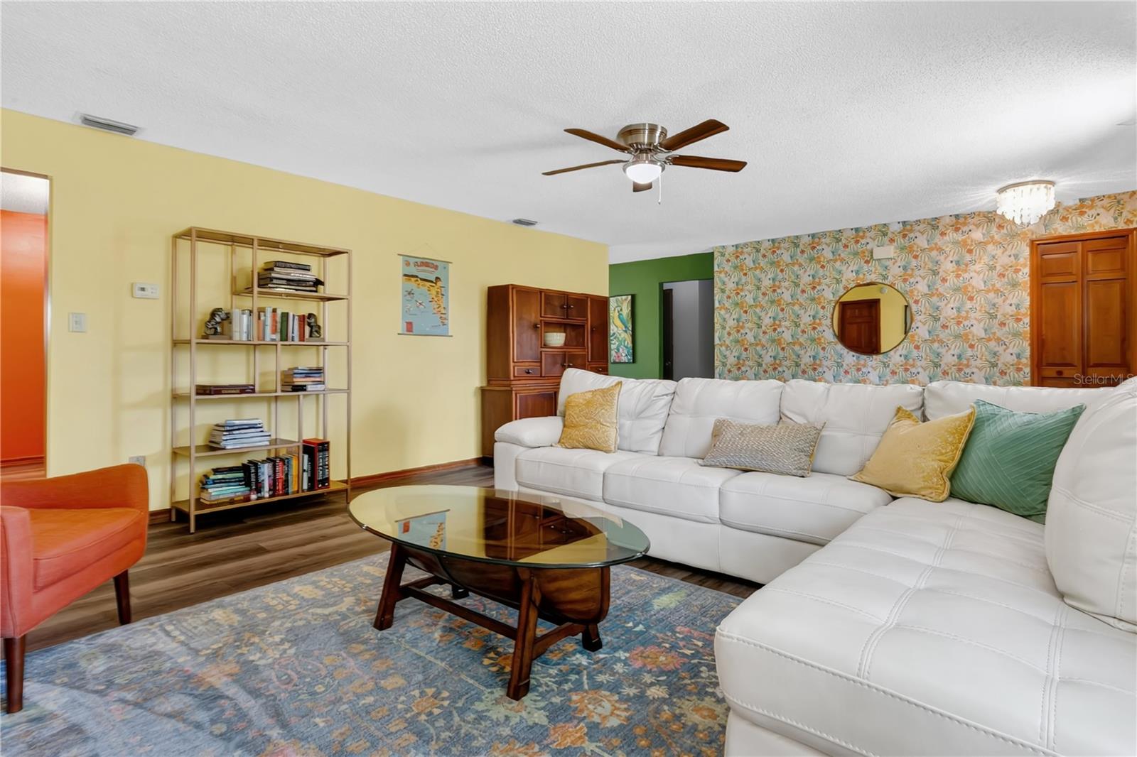 Listing photo id 11 for 3701 Genova Court