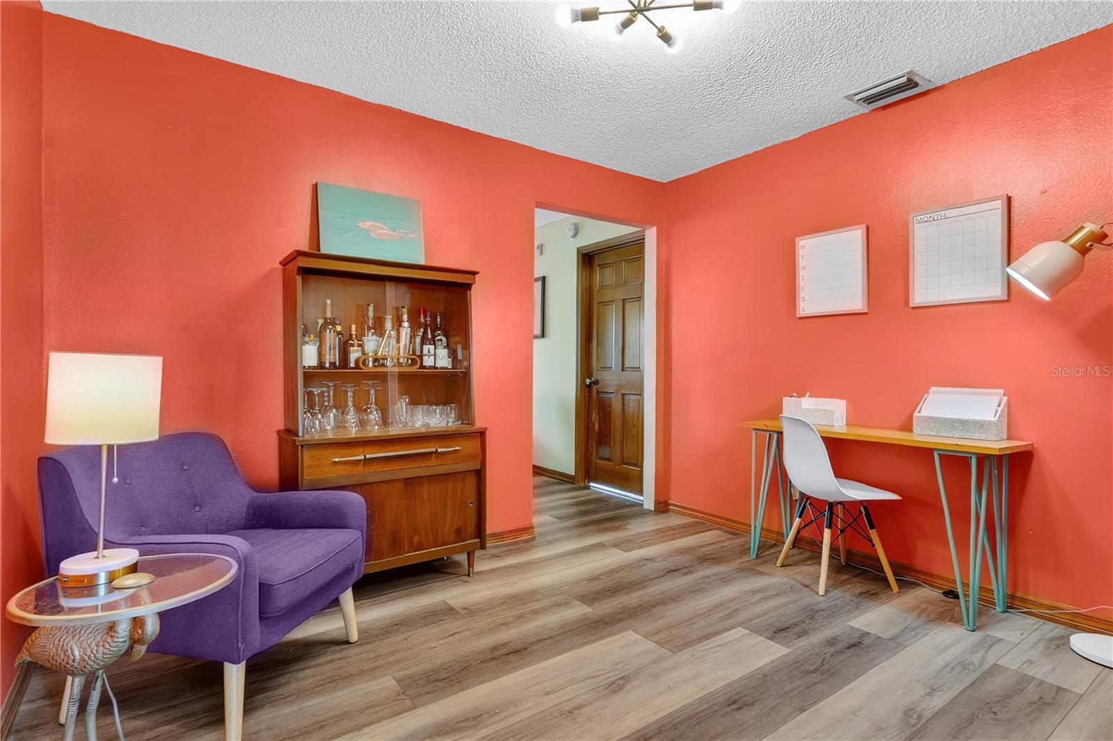 Listing photo id 13 for 3701 Genova Court