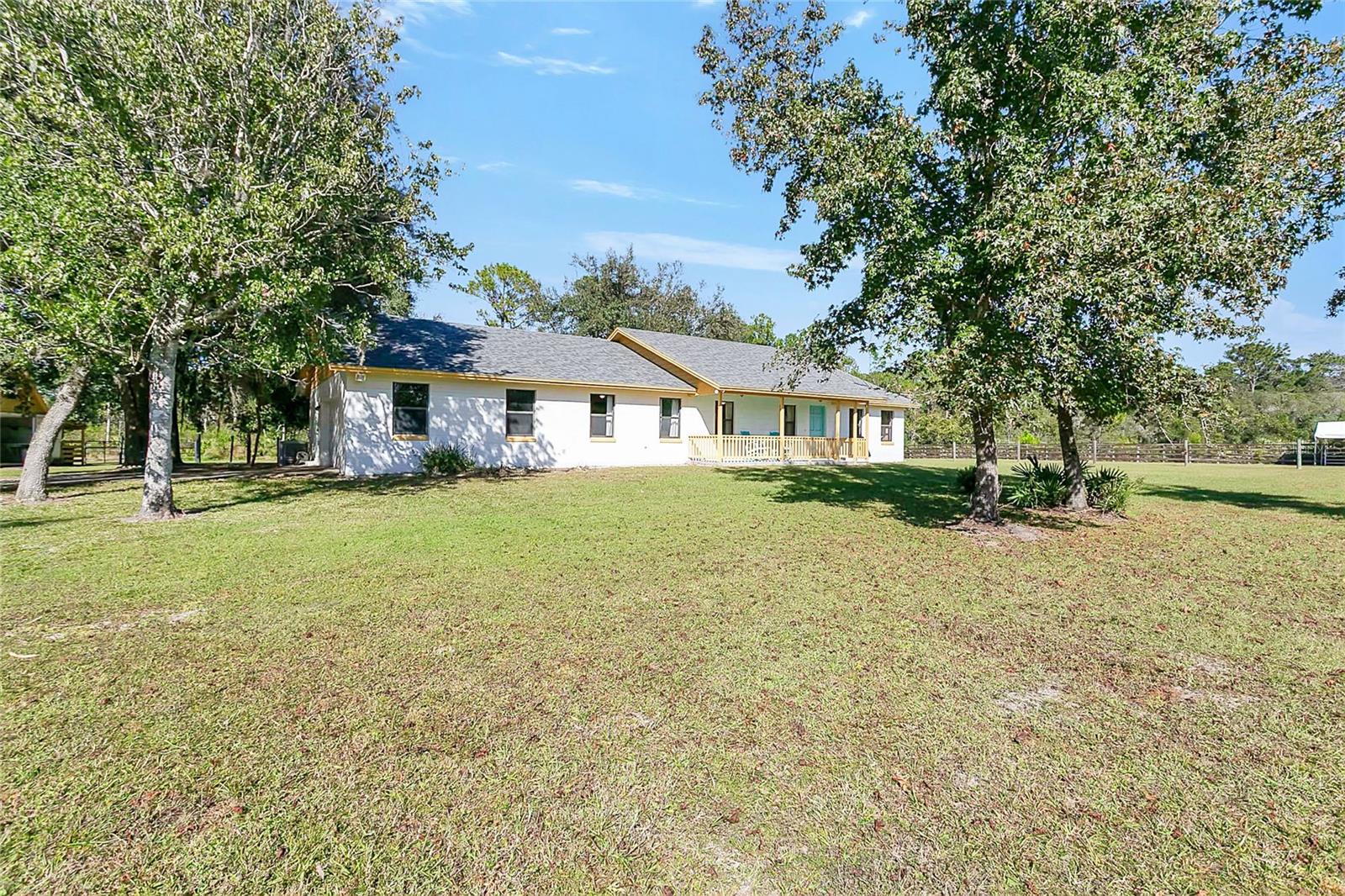 Listing photo id 0 for 3701 Genova Court