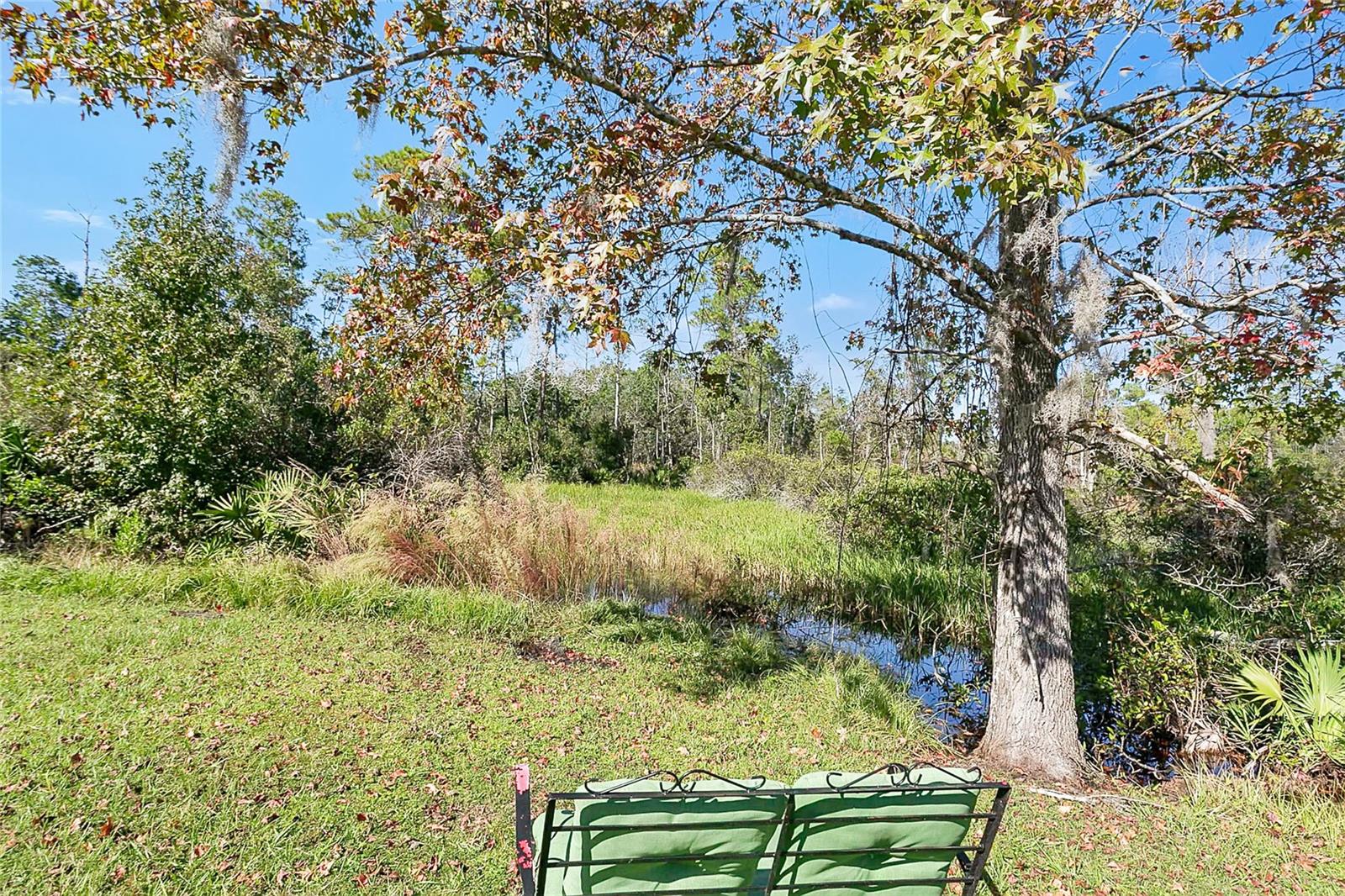 Listing photo id 18 for 3701 Genova Court