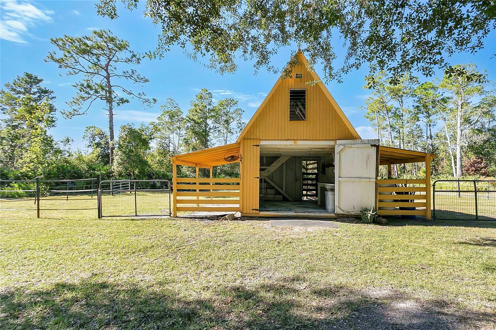 Listing photo id 20 for 3701 Genova Court