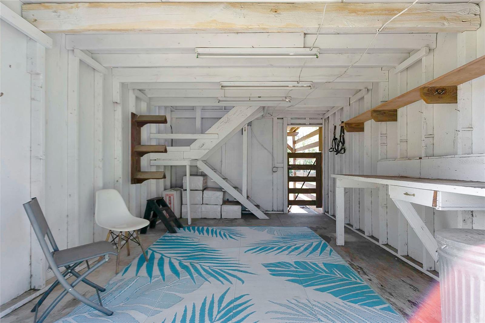 Listing photo id 21 for 3701 Genova Court