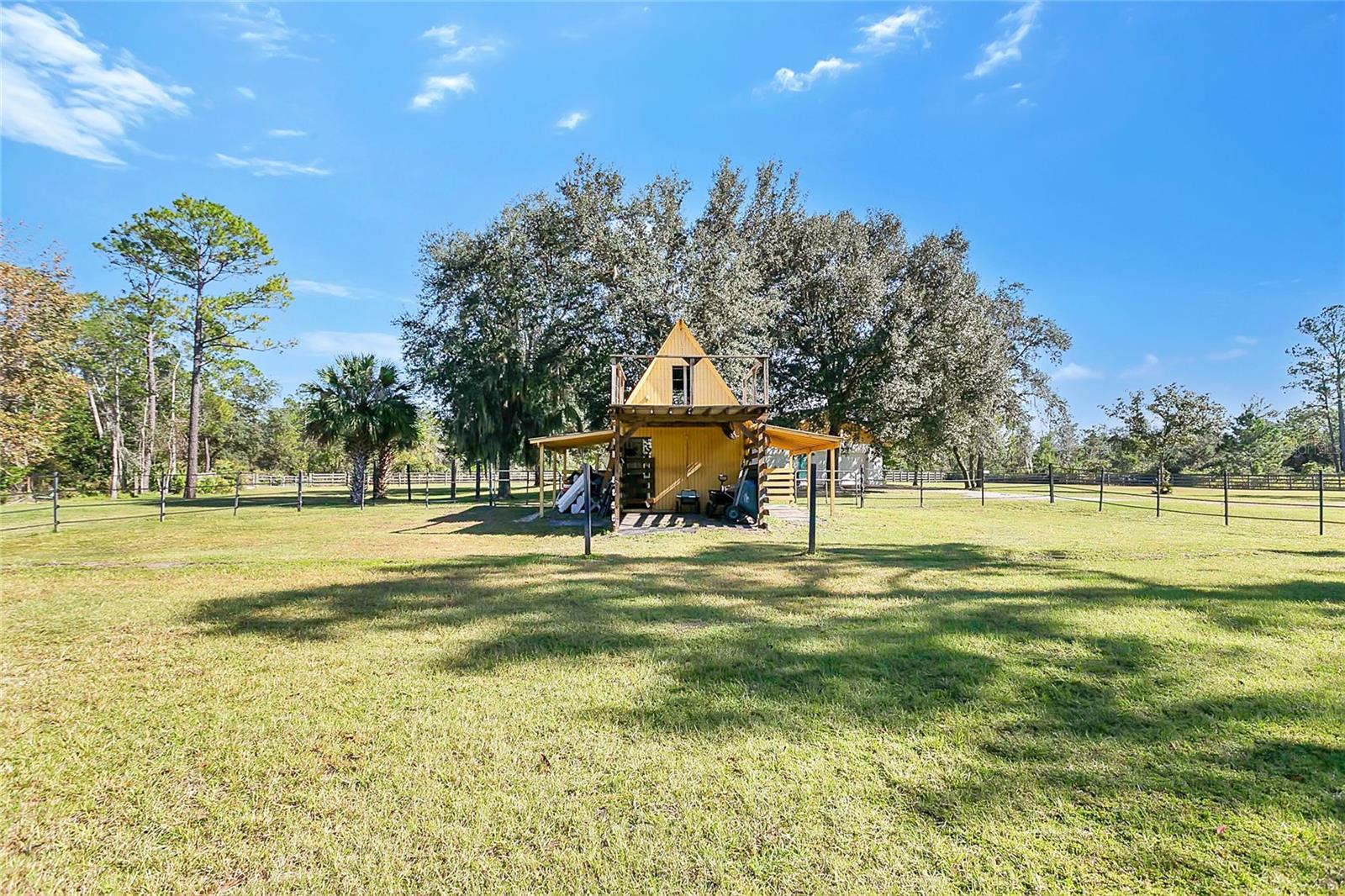 Listing photo id 22 for 3701 Genova Court