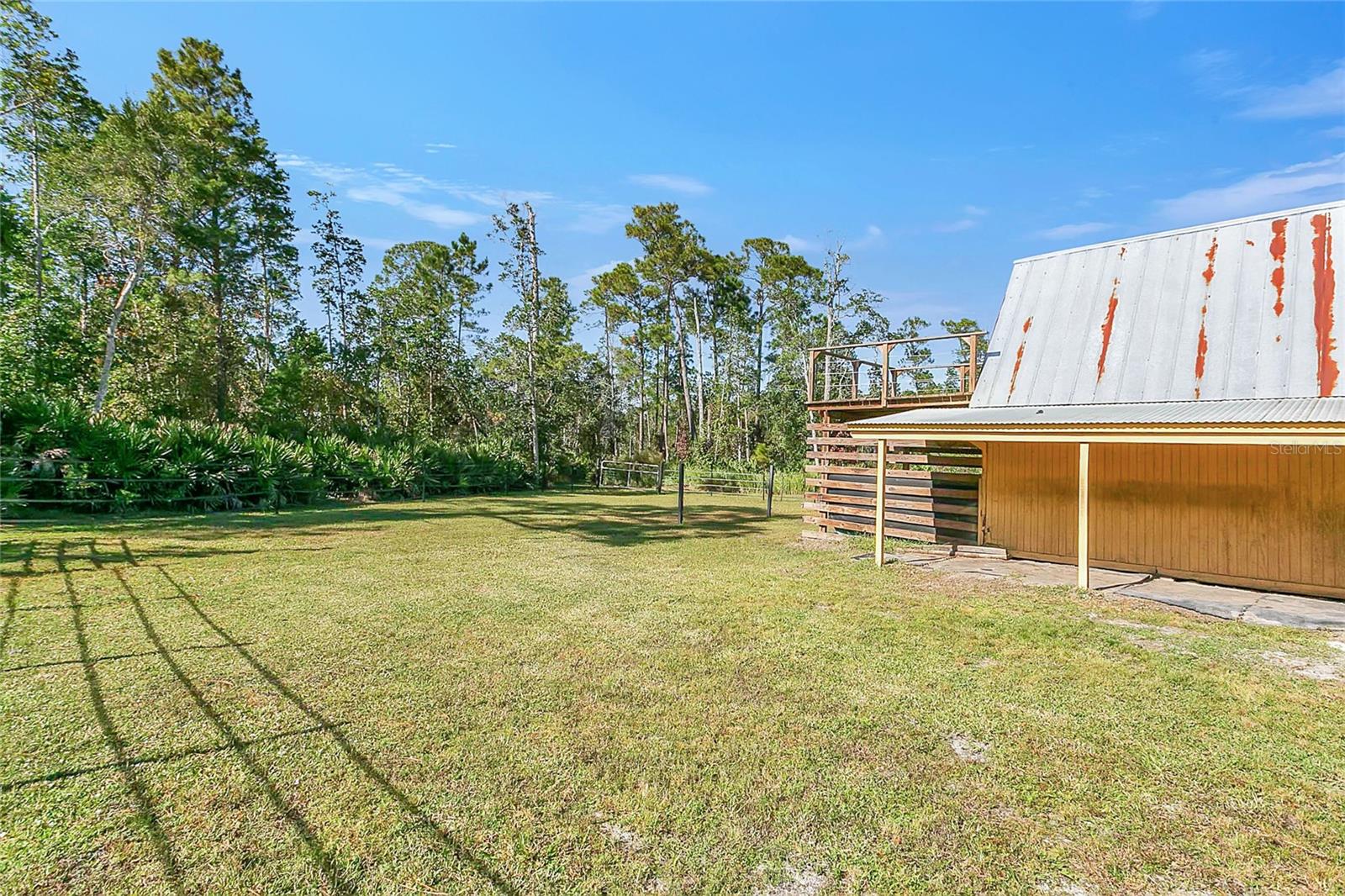 Listing photo id 23 for 3701 Genova Court