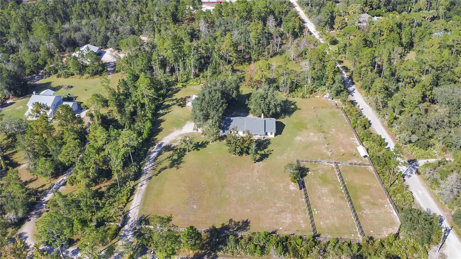 Listing photo id 25 for 3701 Genova Court