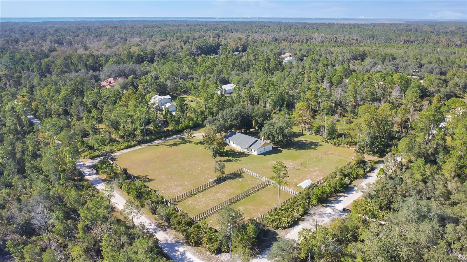 Listing photo id 29 for 3701 Genova Court