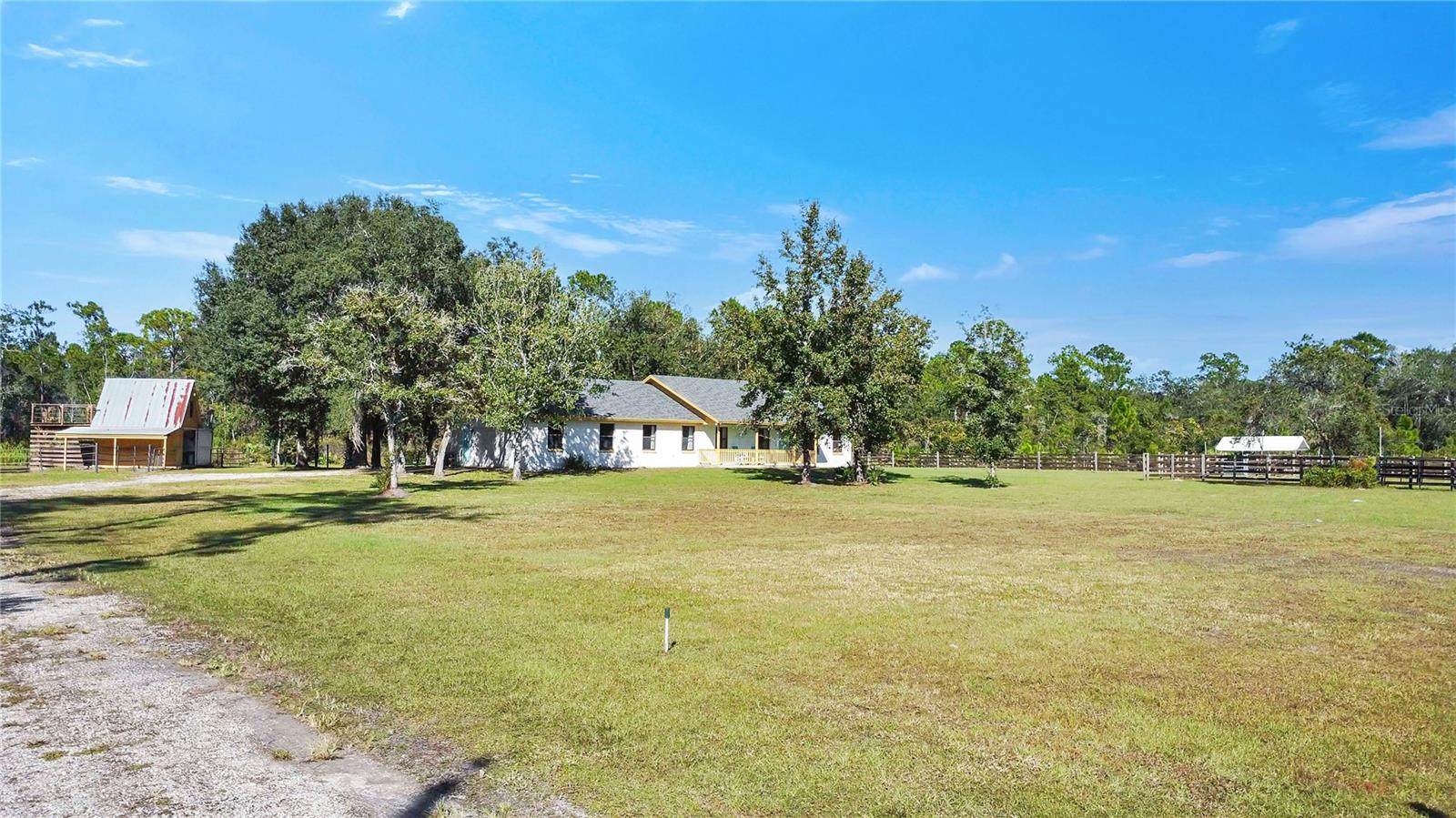 Listing photo id 30 for 3701 Genova Court