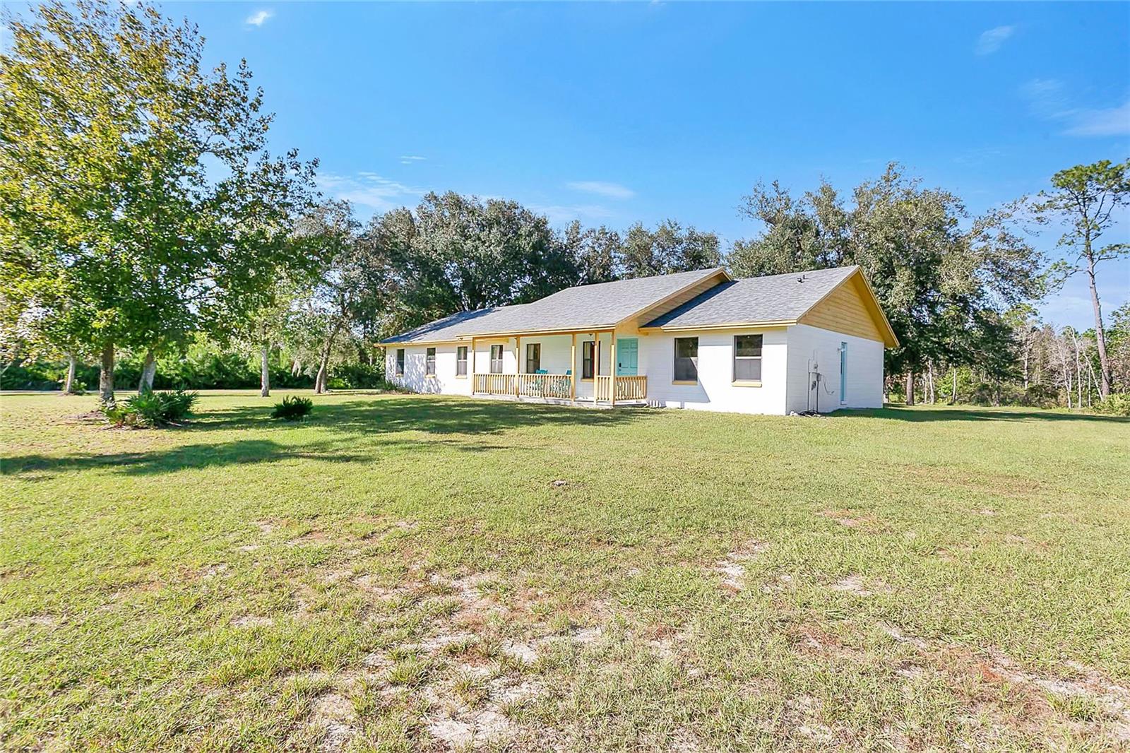 Listing photo id 31 for 3701 Genova Court