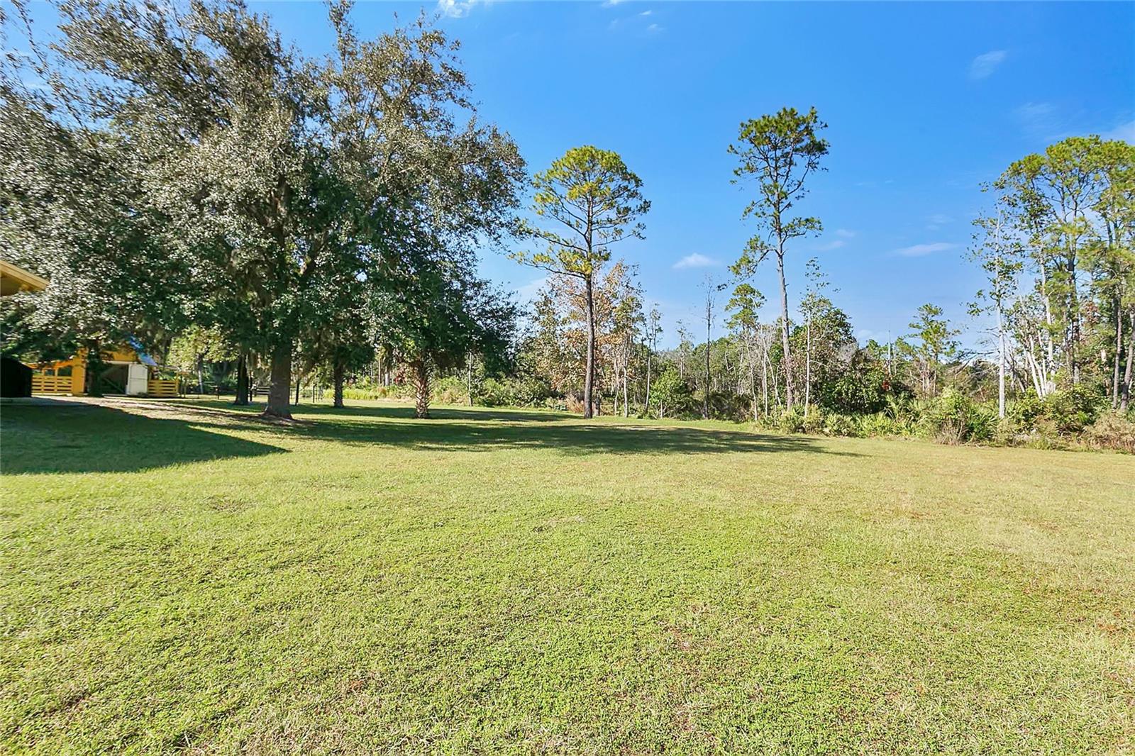 Listing photo id 32 for 3701 Genova Court