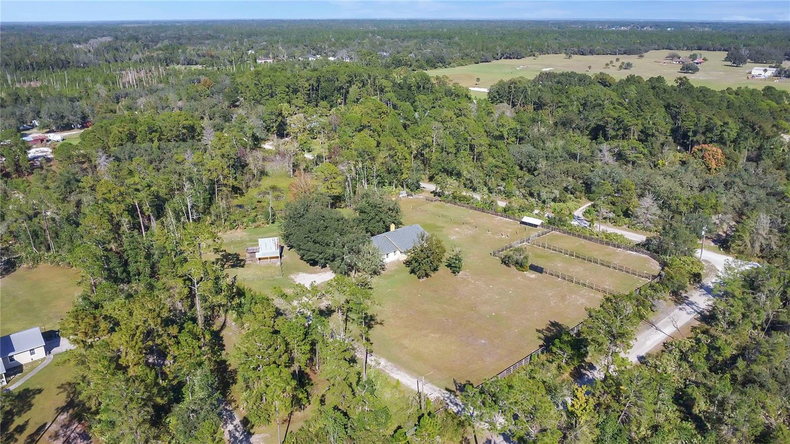 Listing photo id 33 for 3701 Genova Court