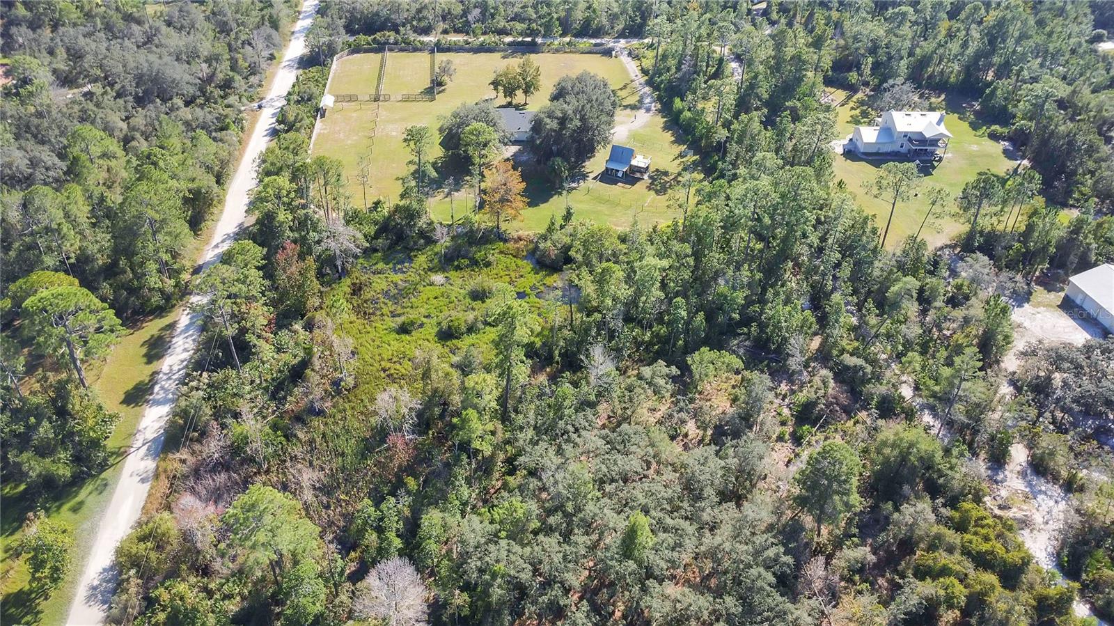 Listing photo id 36 for 3701 Genova Court