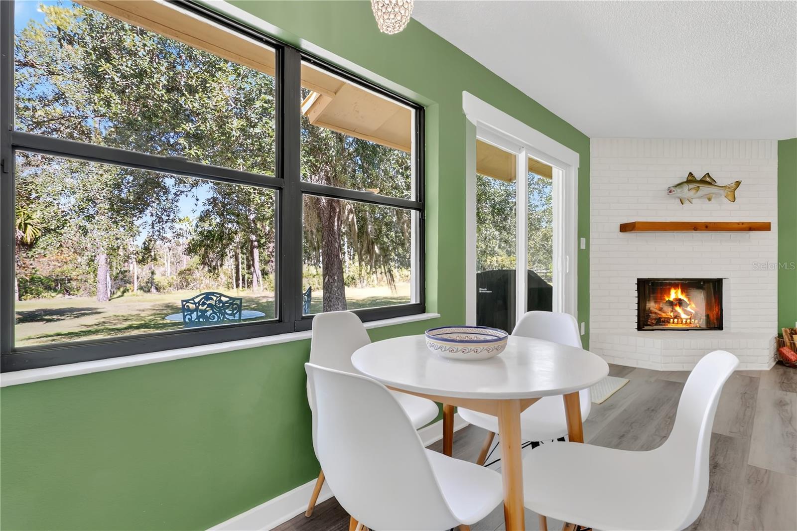 Listing photo id 3 for 3701 Genova Court