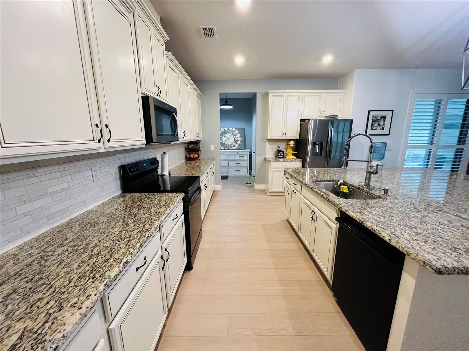 Listing photo id 6 for 14037 Pecan Orchard Drive