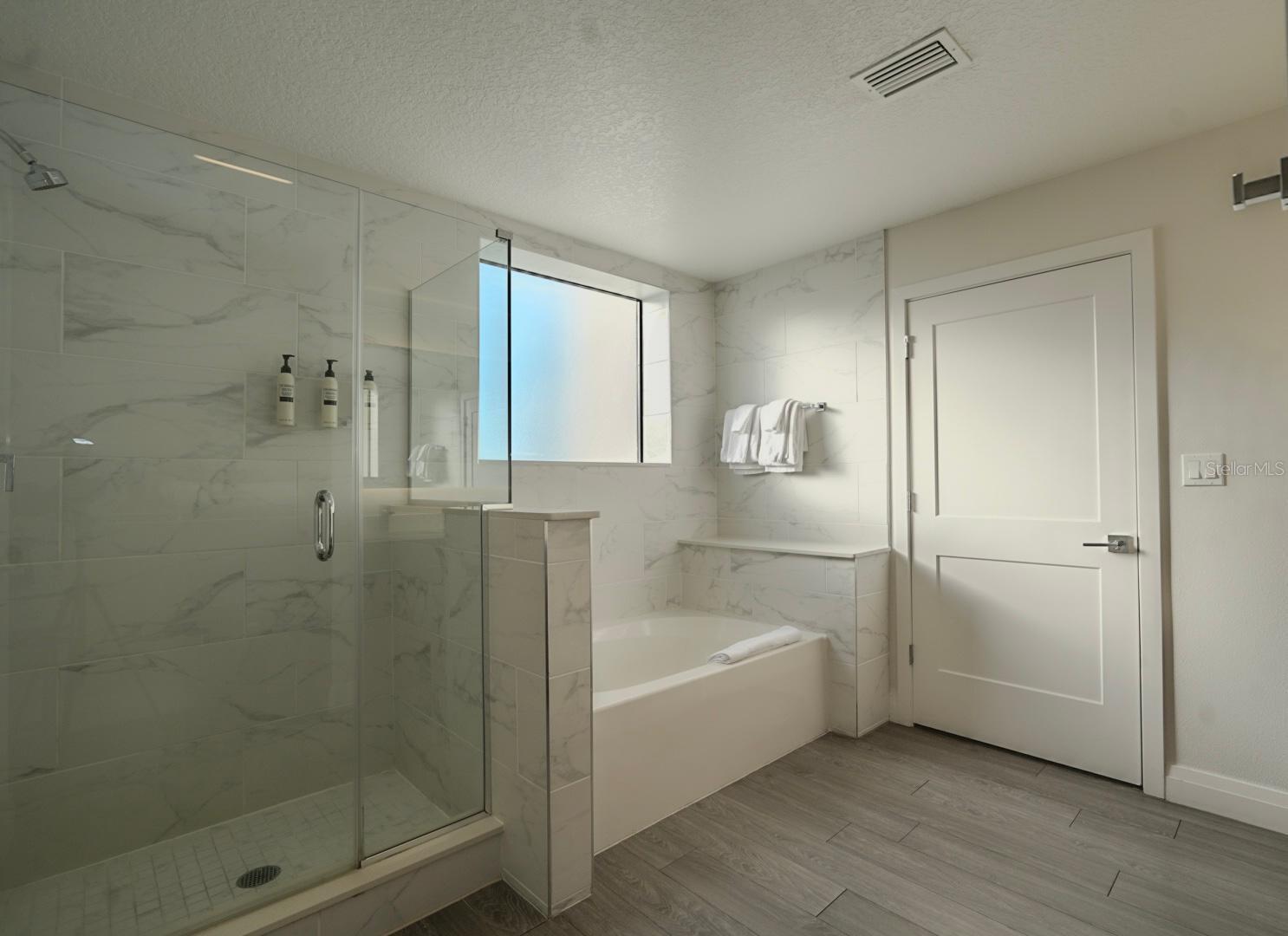 Image 11 of 14 For 14501 Grove Resort 2335