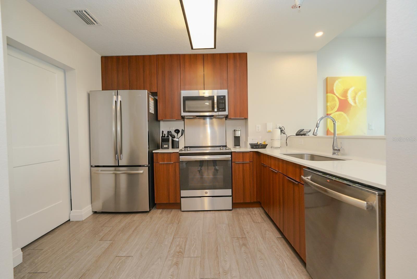 Image 7 of 14 For 14501 Grove Resort 2335