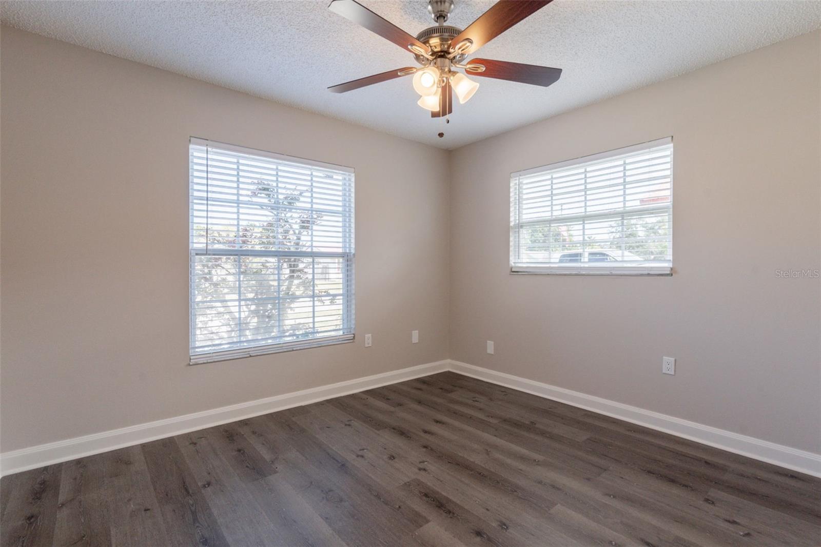 Image 14 of 31 For 4013 27th Avenue W