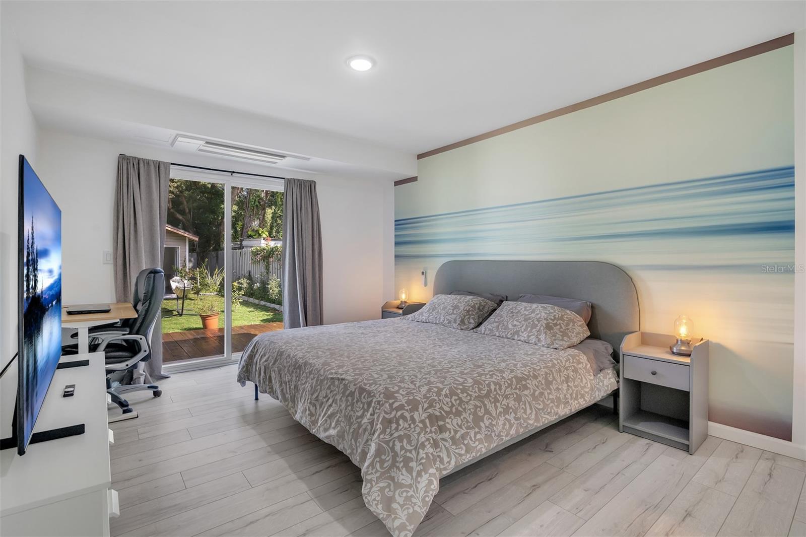 Image 12 of 35 For 529 E Harding St