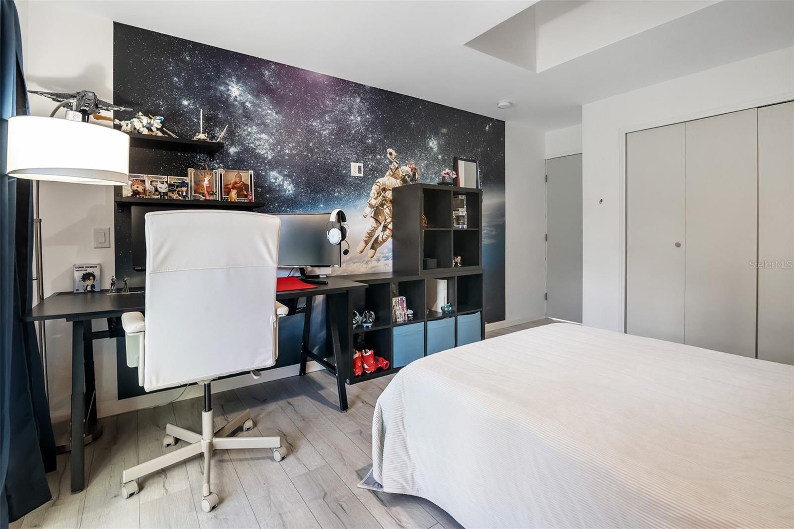 Image 14 of 35 For 529 E Harding St