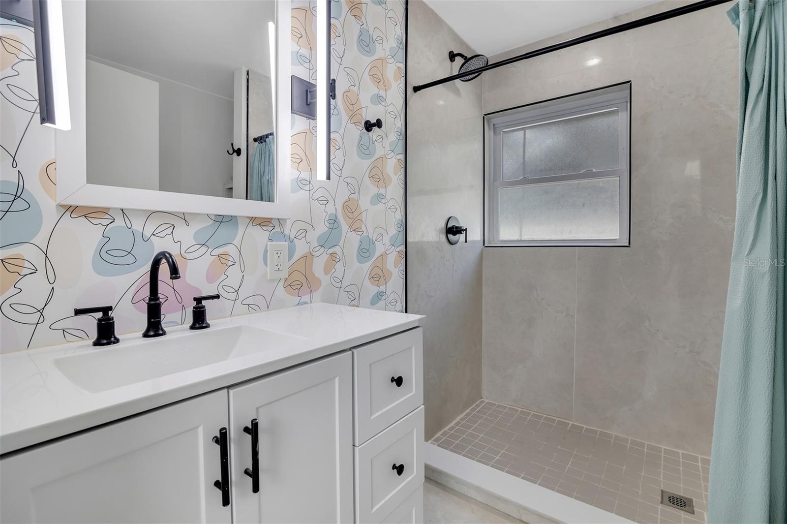 Image 15 of 35 For 529 E Harding St