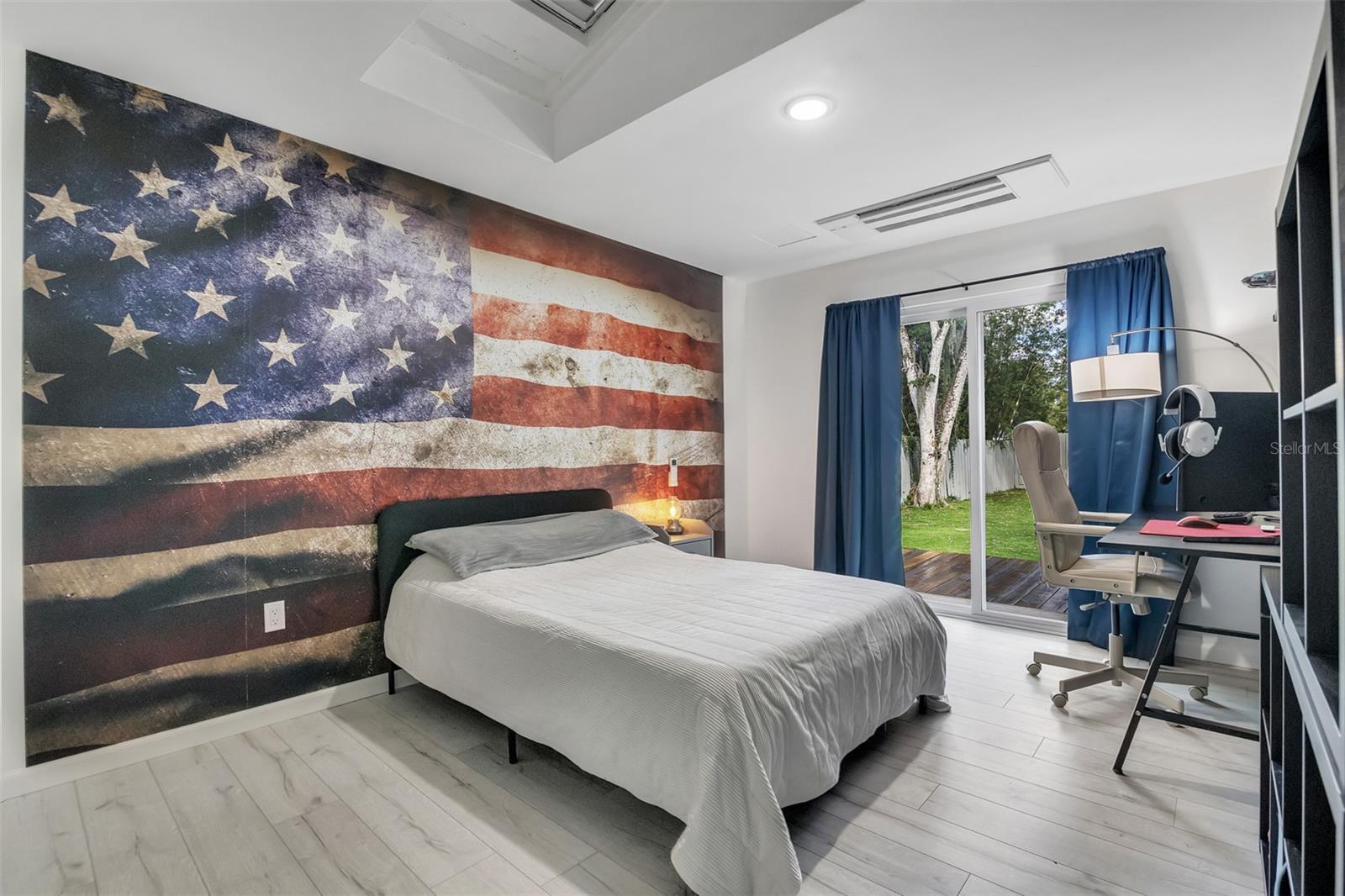 Image 16 of 35 For 529 E Harding St