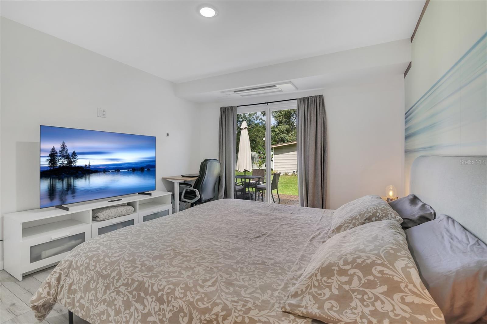 Image 20 of 35 For 529 E Harding St