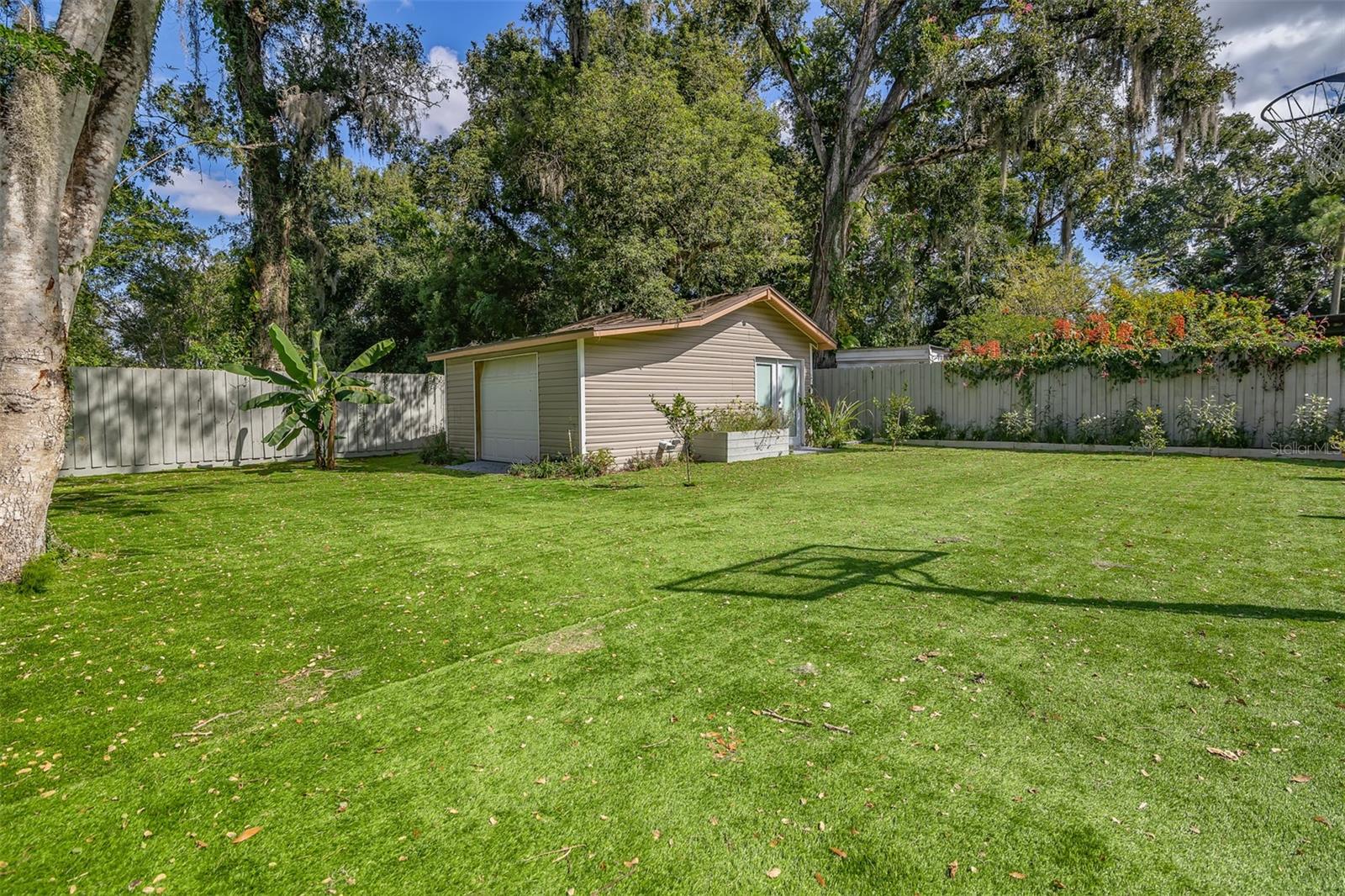 Image 21 of 35 For 529 E Harding St