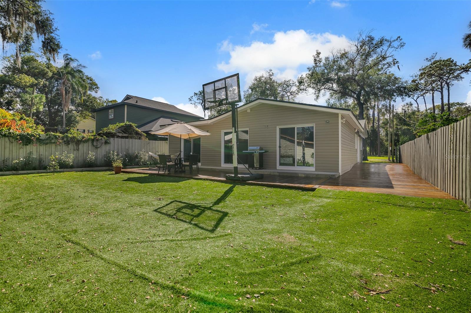 Image 22 of 35 For 529 E Harding St