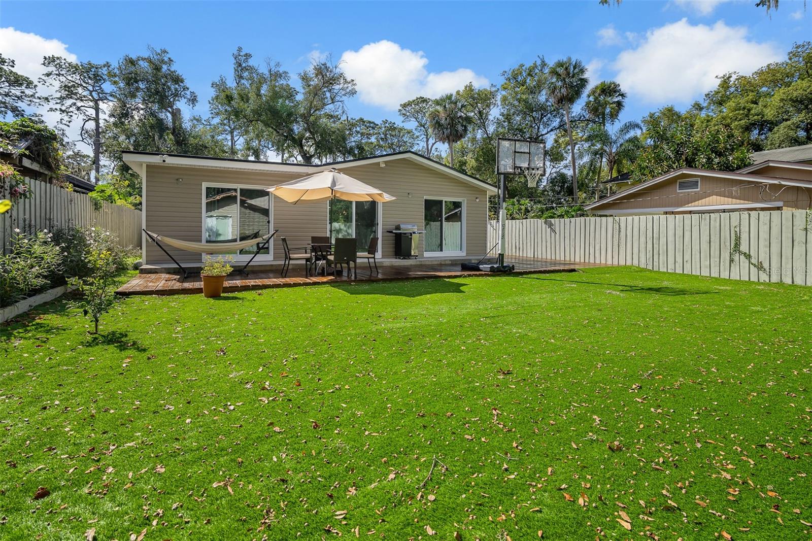 Image 23 of 35 For 529 E Harding St