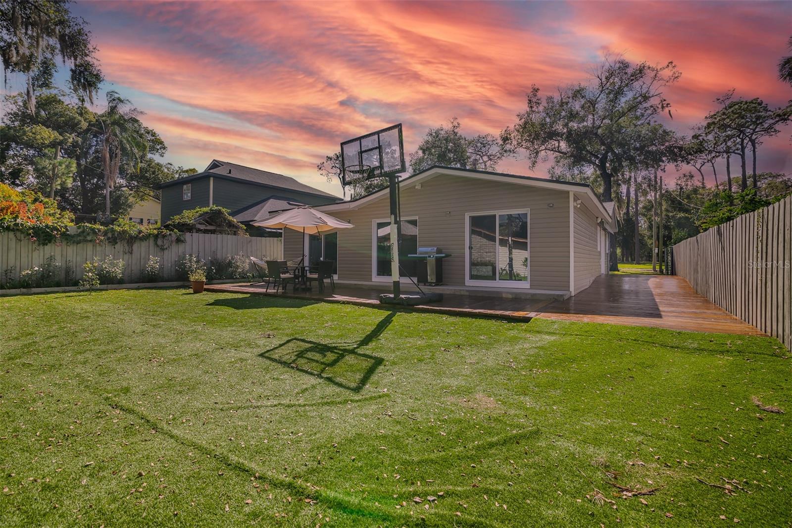 Image 26 of 35 For 529 E Harding St