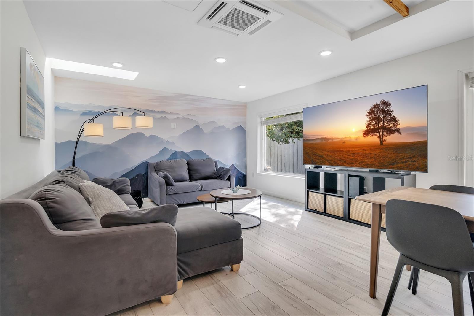 Image 5 of 35 For 529 E Harding St