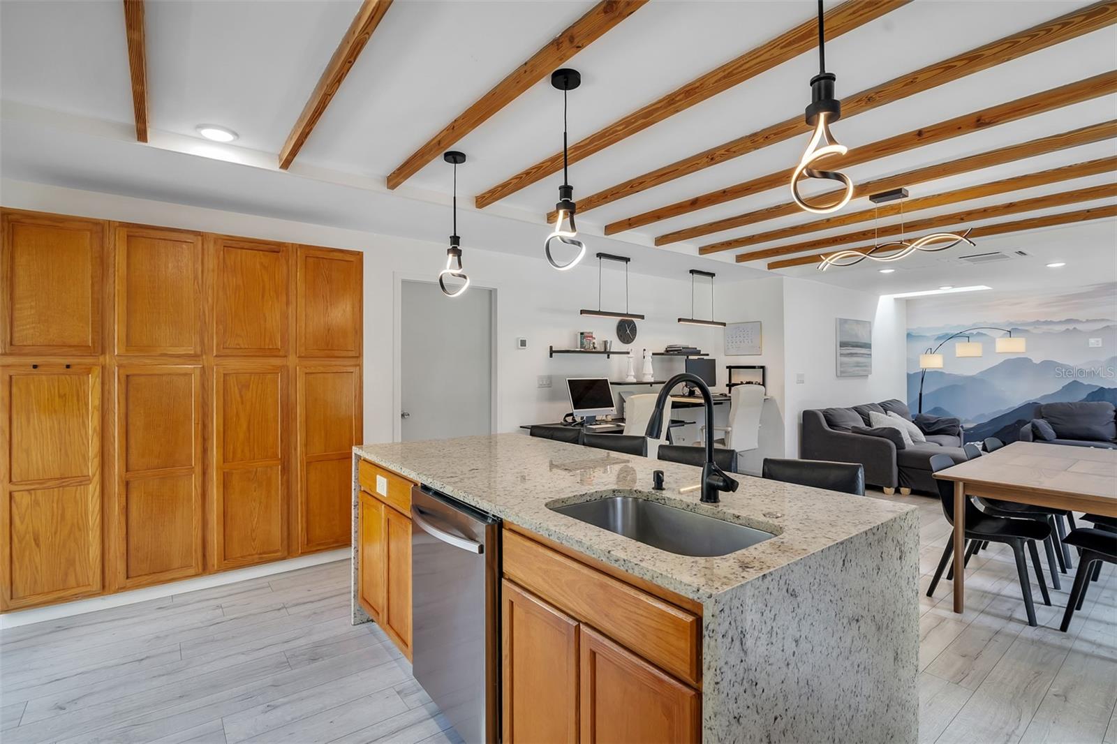 Image 7 of 35 For 529 E Harding St