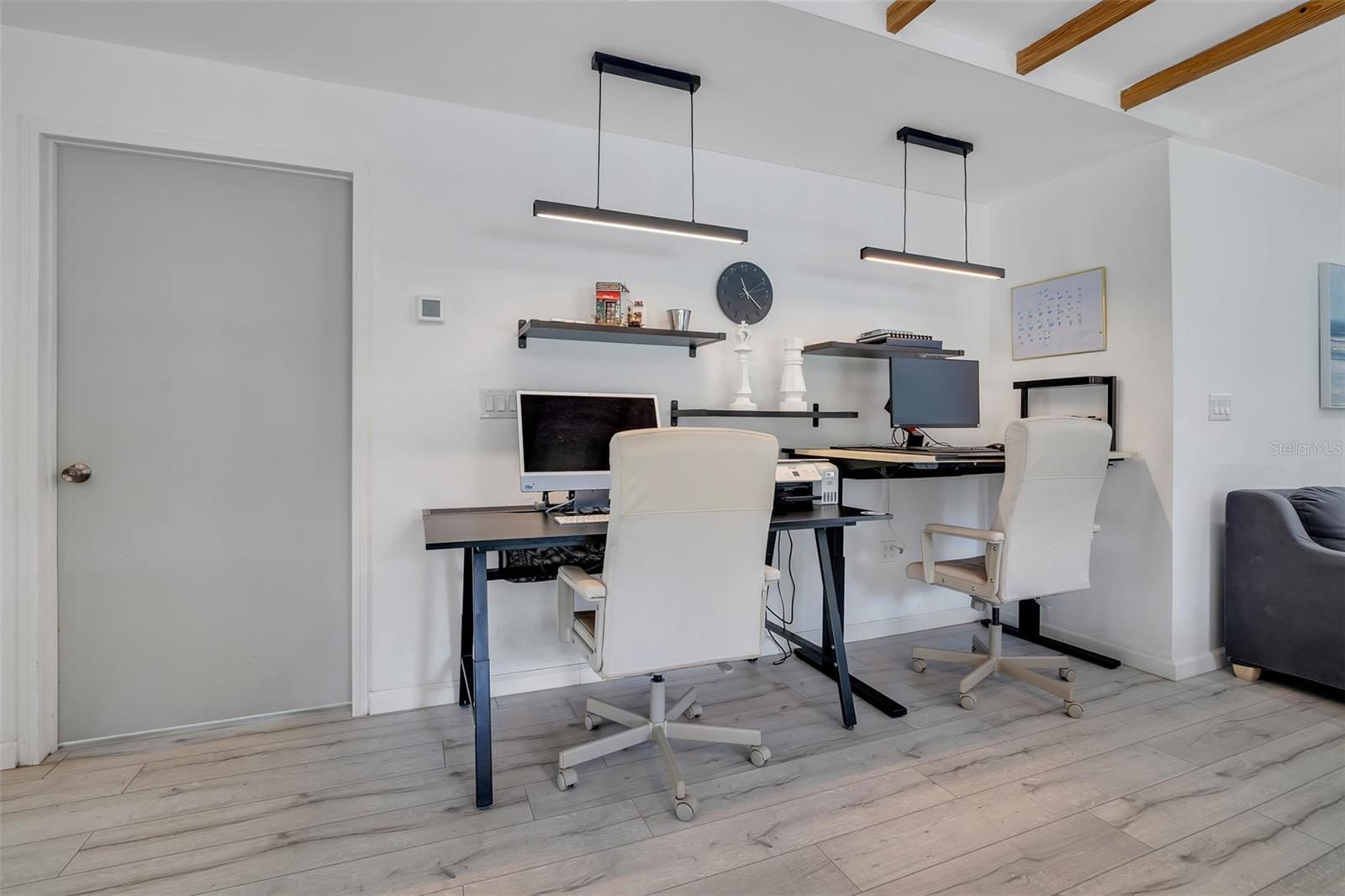 Image 8 of 35 For 529 E Harding St