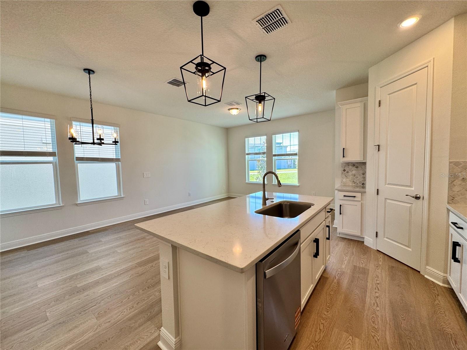 Image 10 of 40 For 5099 Railroad Vine Alley