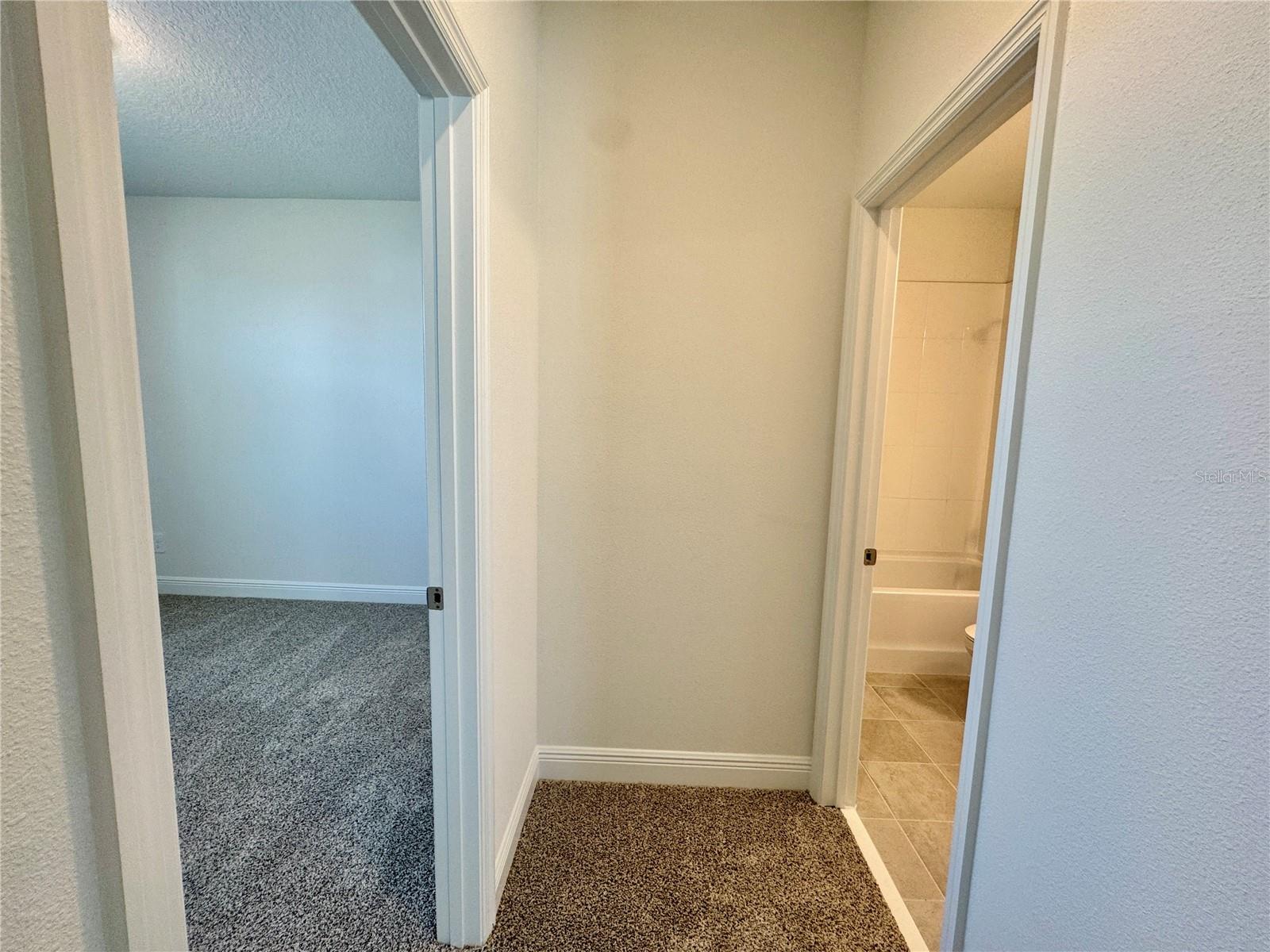 Image 23 of 40 For 5099 Railroad Vine Alley