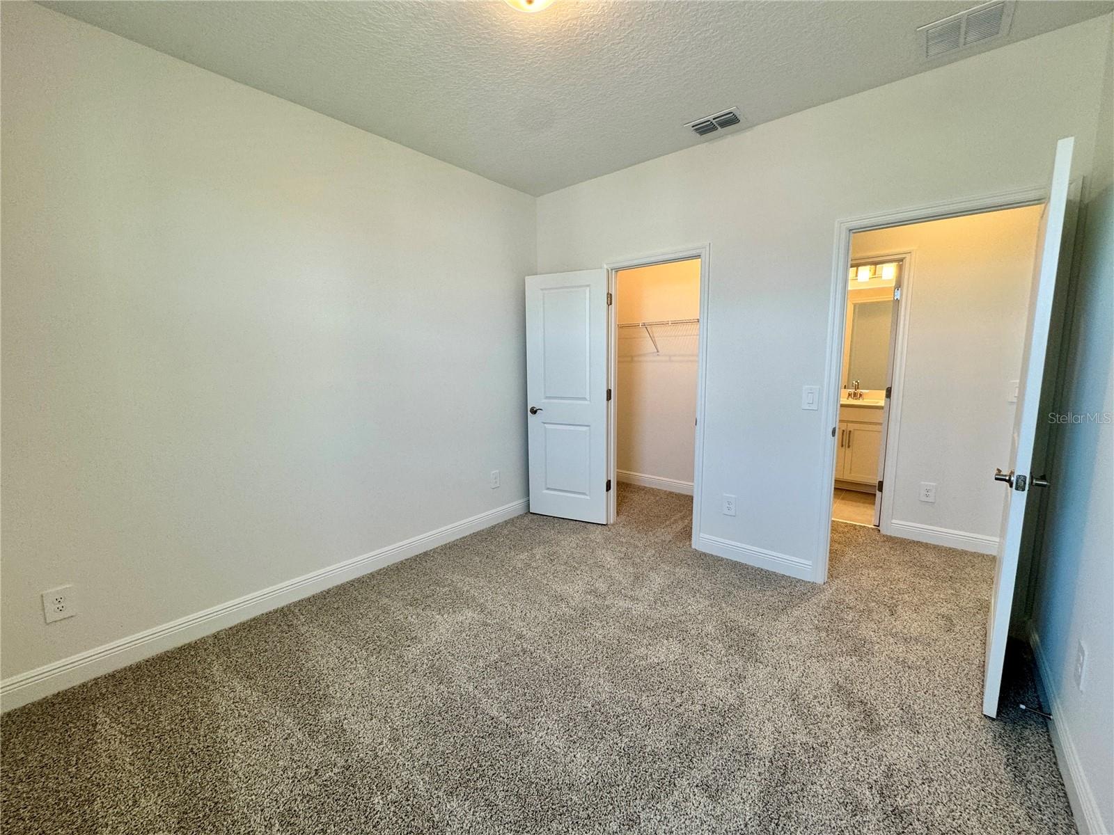 Image 25 of 40 For 5099 Railroad Vine Alley