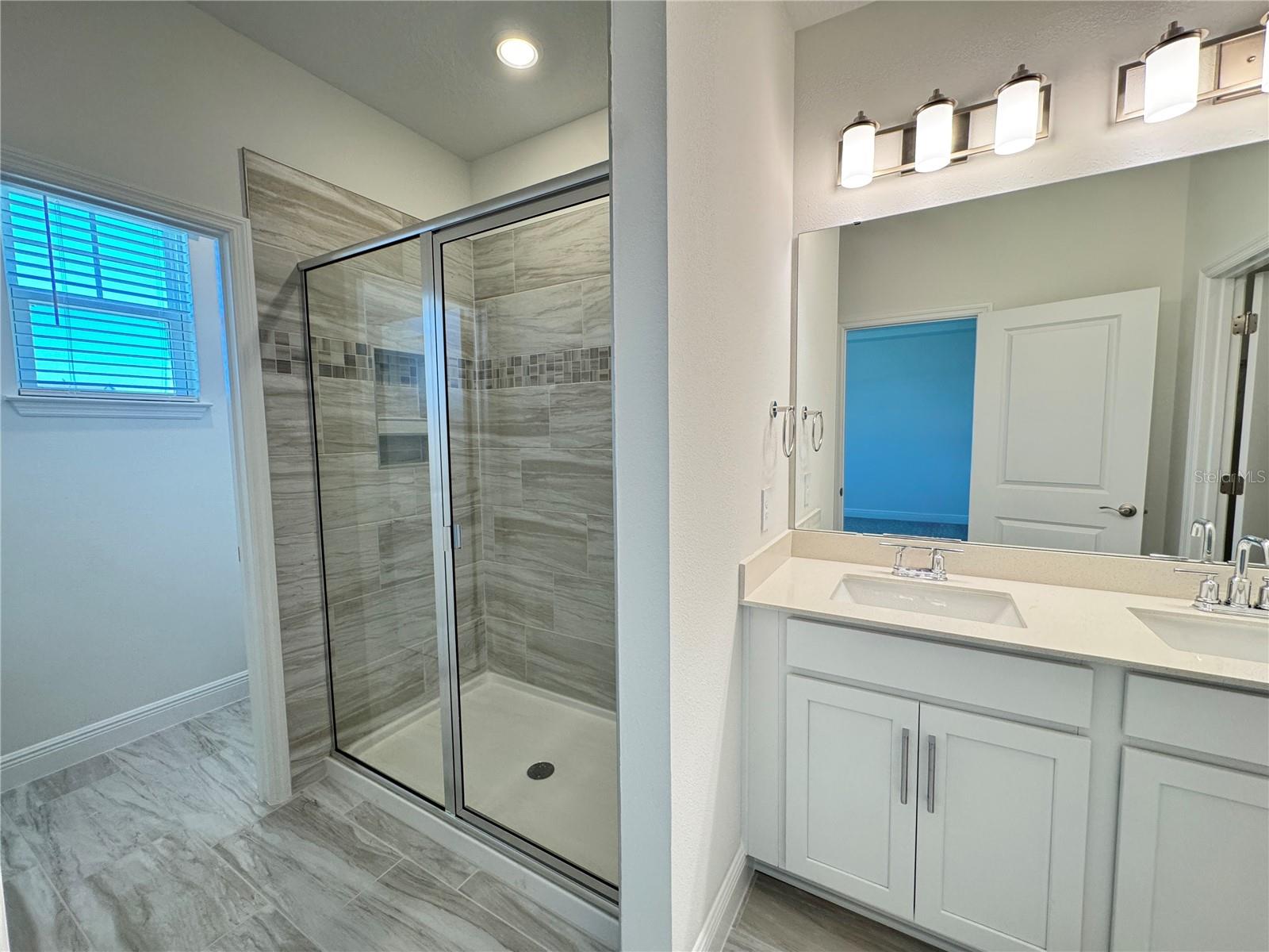 Image 35 of 40 For 5099 Railroad Vine Alley