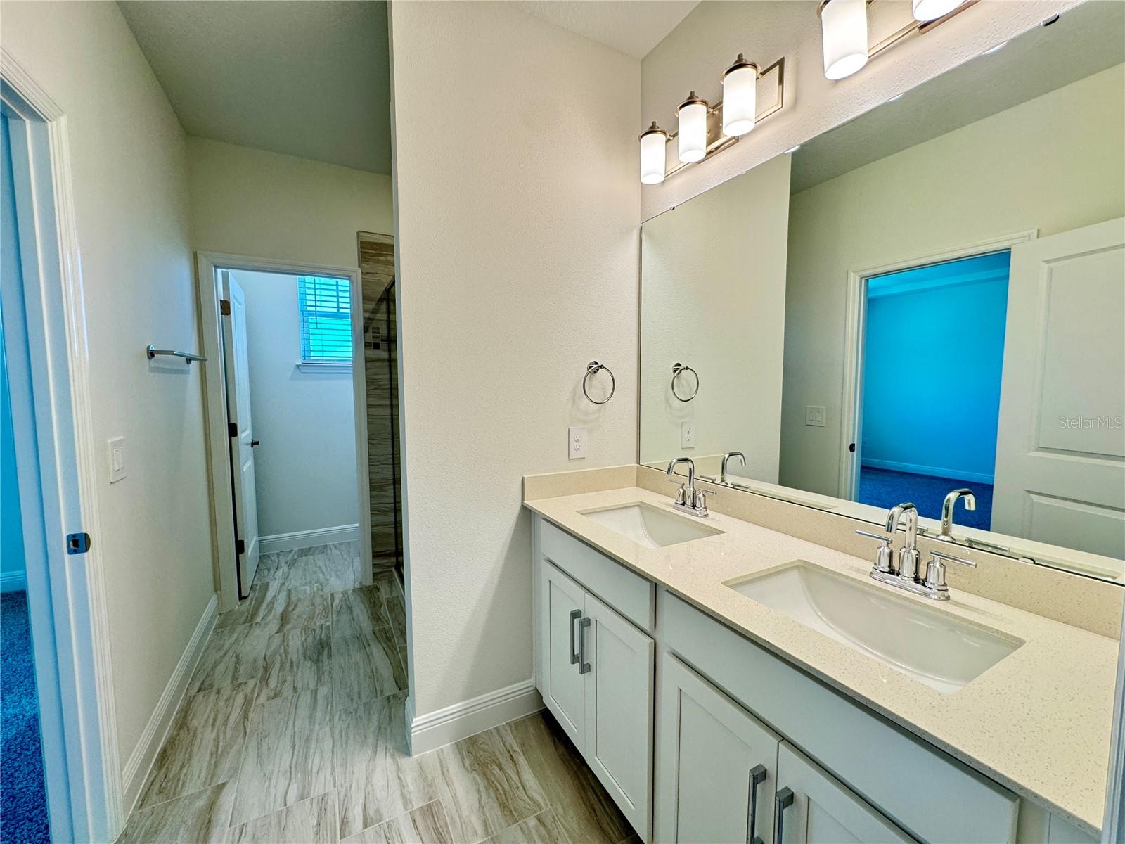 Image 36 of 40 For 5099 Railroad Vine Alley