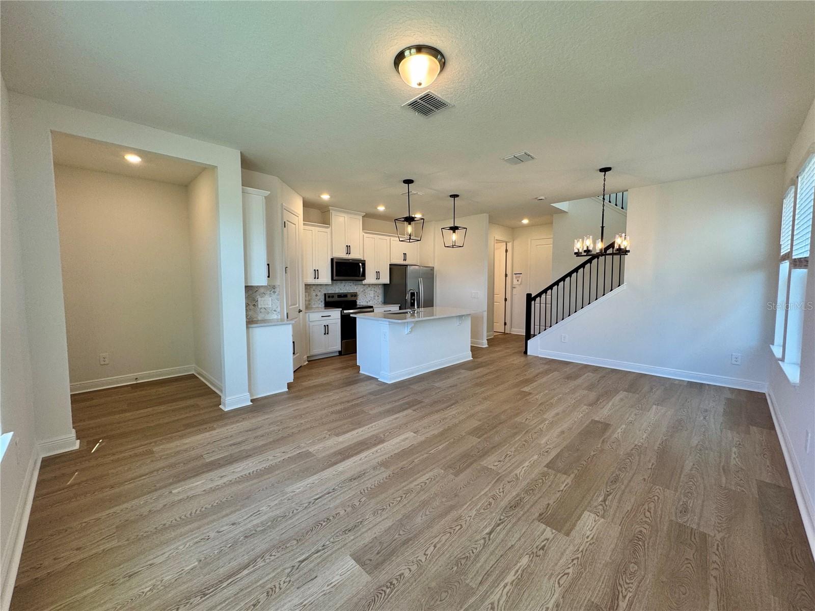 Image 5 of 40 For 5099 Railroad Vine Alley