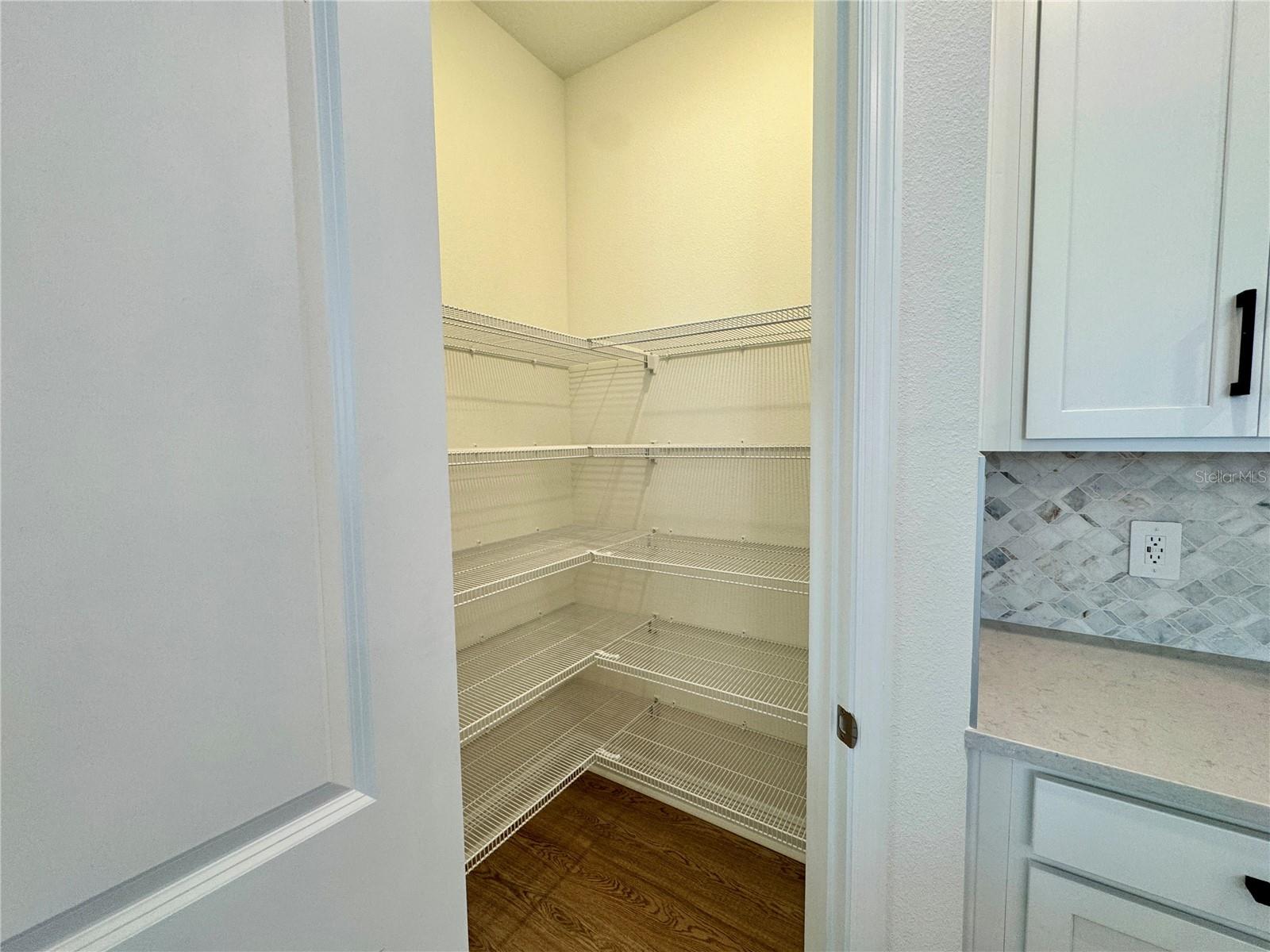 Image 8 of 40 For 5099 Railroad Vine Alley