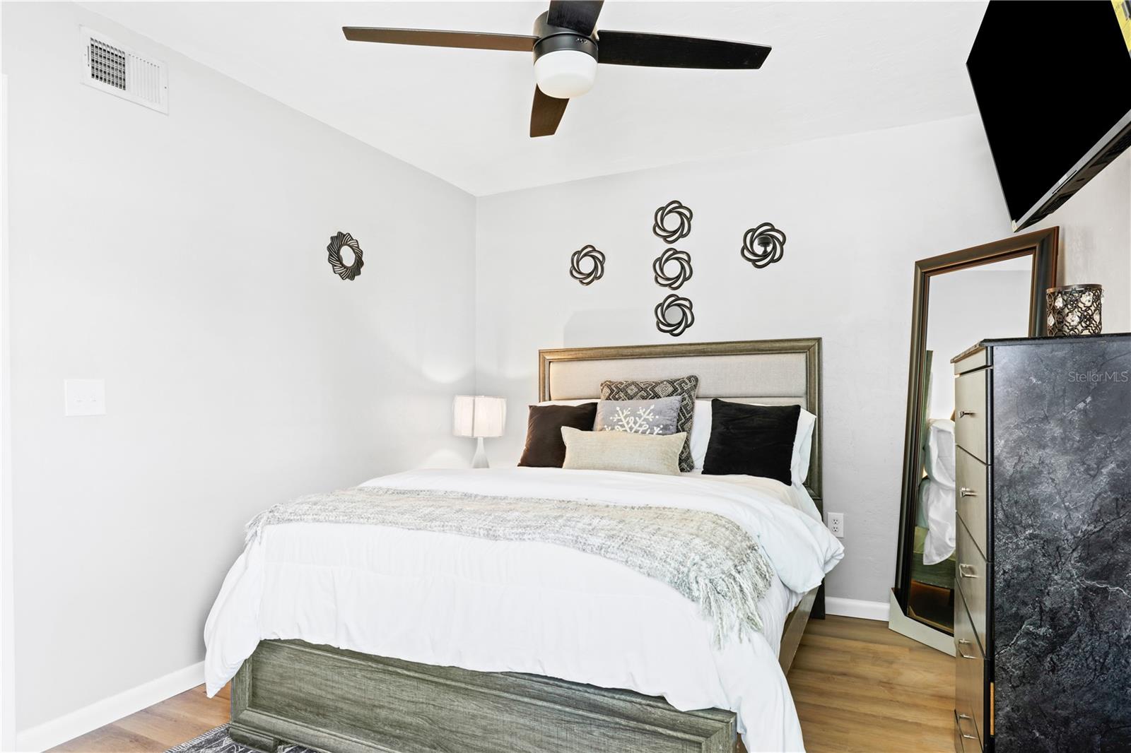 Image 7 of 12 For 4401 21st Lane