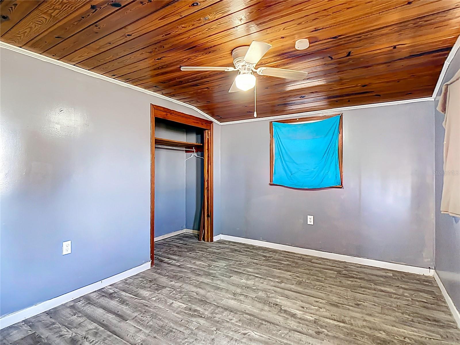 Image 11 of 39 For 2120 Dille Street