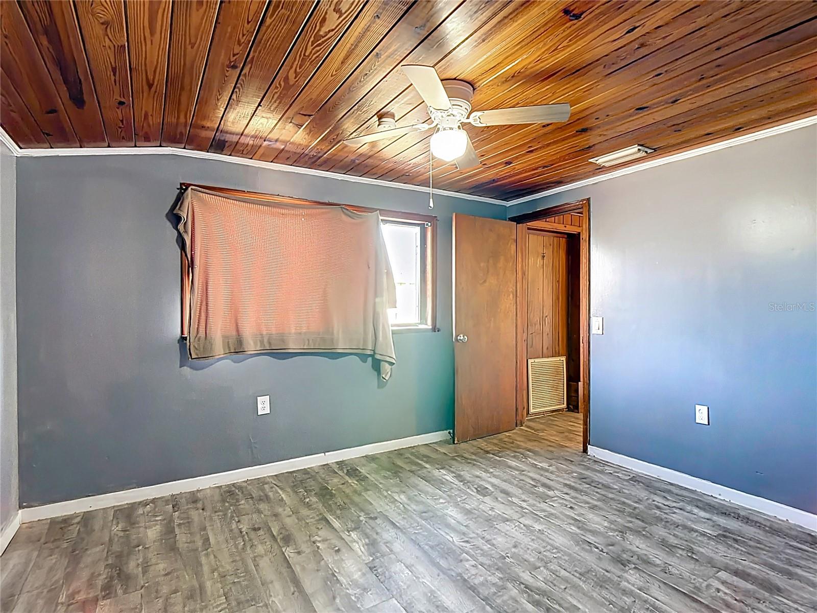 Image 12 of 39 For 2120 Dille Street
