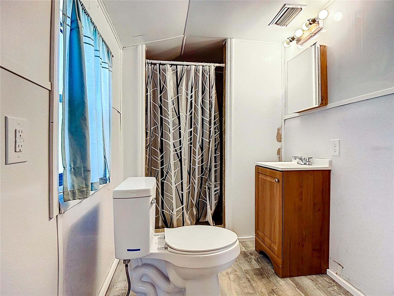 Image 13 of 39 For 2120 Dille Street