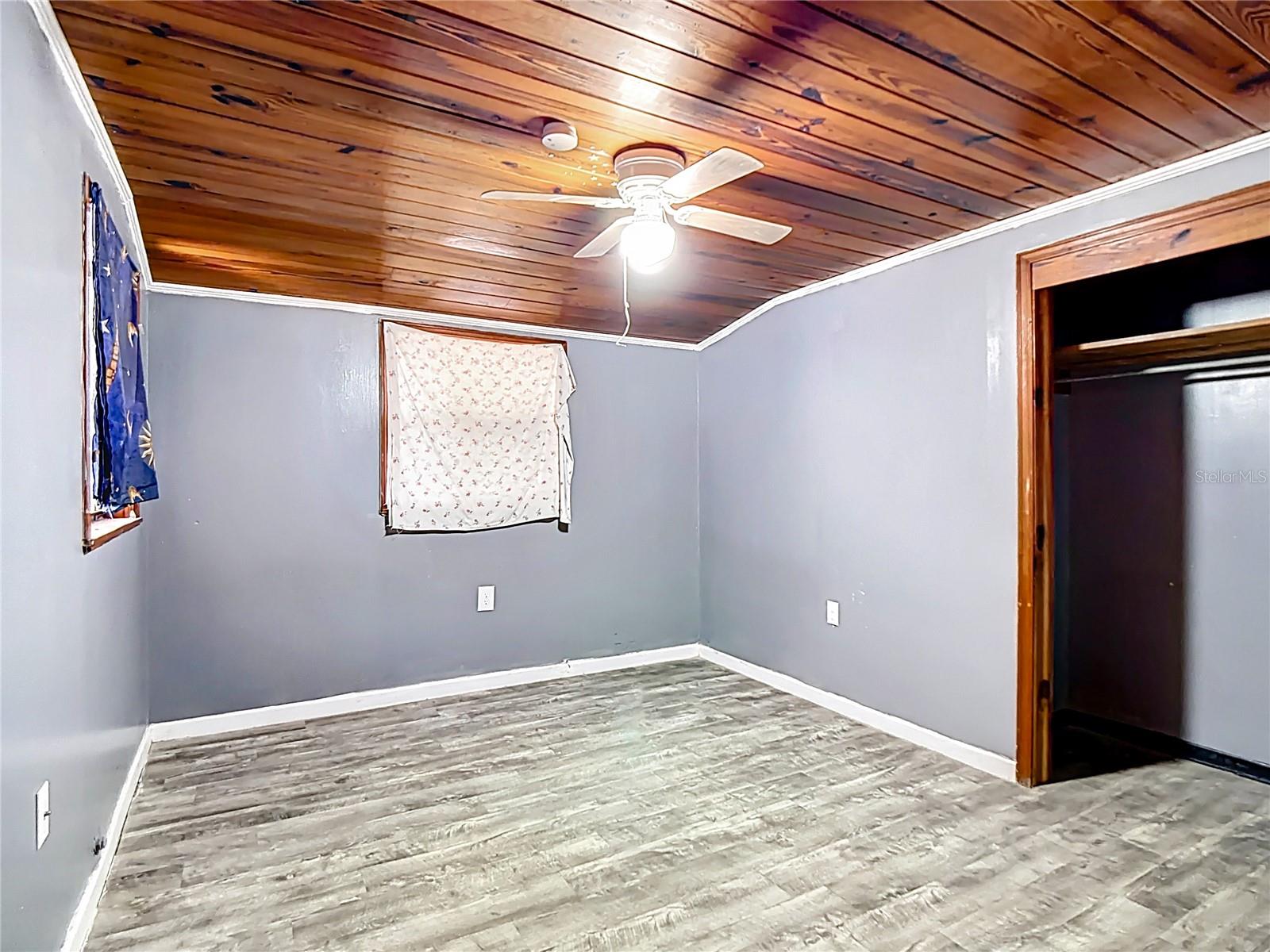 Image 14 of 39 For 2120 Dille Street