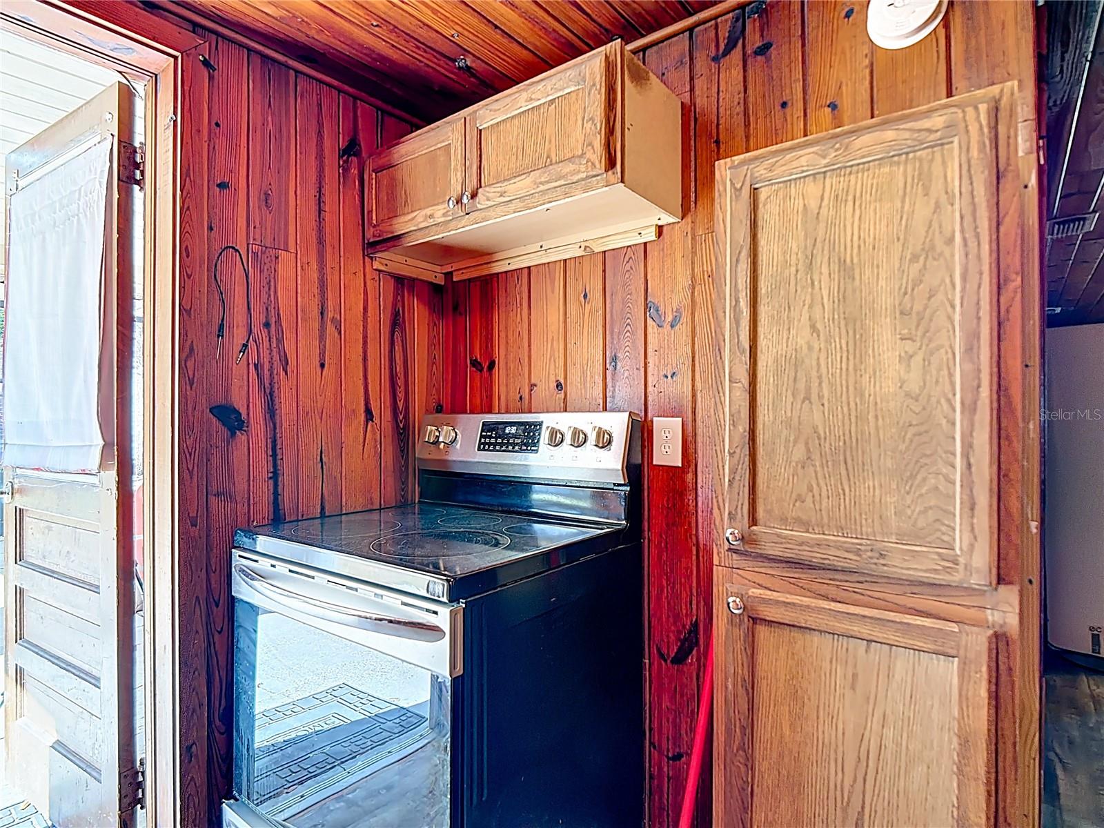 Image 3 of 39 For 2120 Dille Street