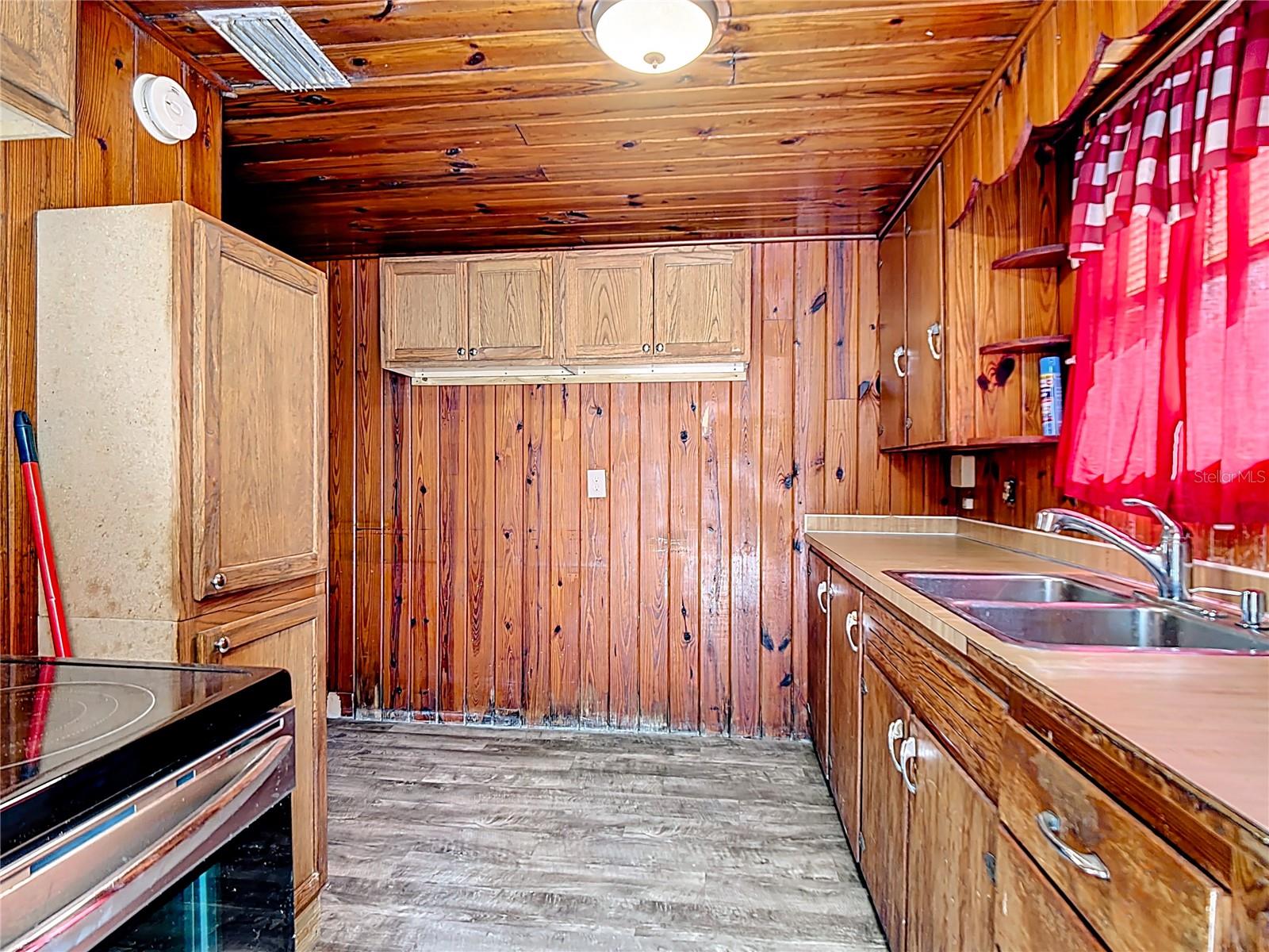 Image 6 of 39 For 2120 Dille Street