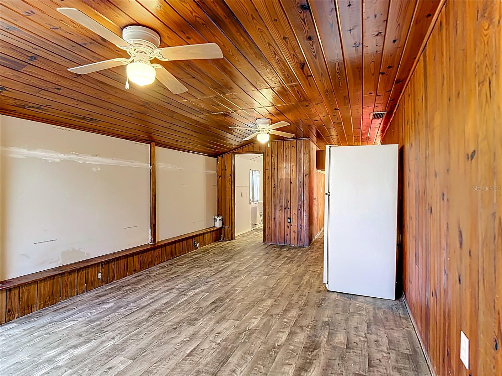 Image 7 of 39 For 2120 Dille Street